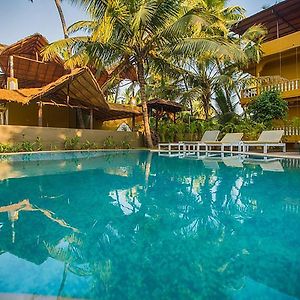 Justa Morjim Beach Resort Goa - 80 Steps From Morjim Beach